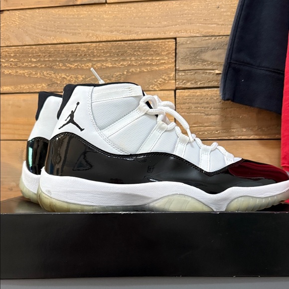 Air Jordan retro 11 Black and White High-Top Sneakers - Picture 4 of 13